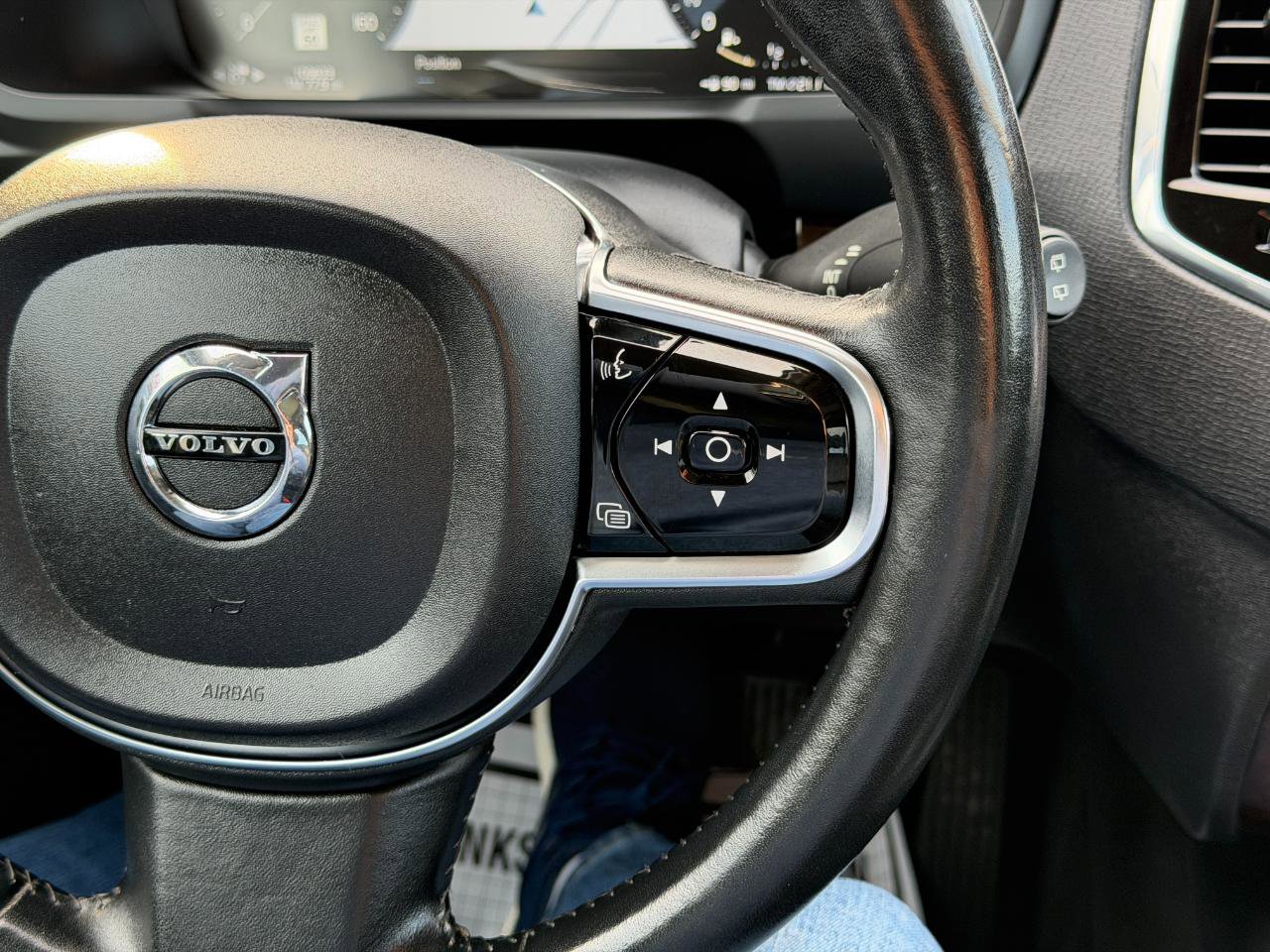 Used 2016 Volvo XC90 T6 Momentum w/ Momentum Plus Package AWD/4WD image 75
