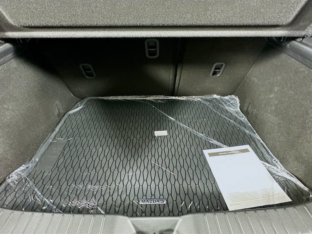 New 2026 MAZDA MAZDA3 Hatchback w/Premium Plus Pkg image 33
