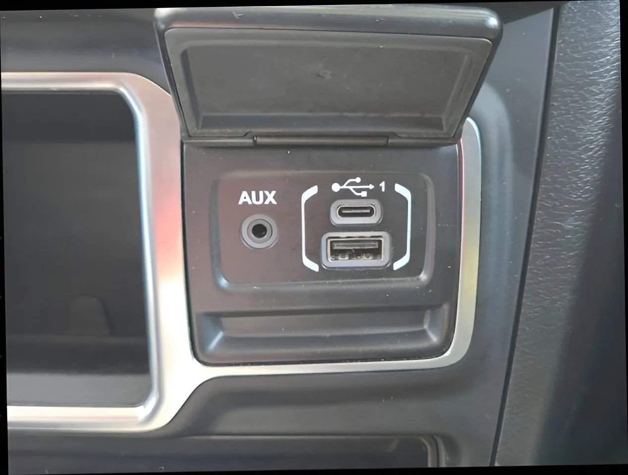 Used 2021 Jeep Wrangler Sport image 14