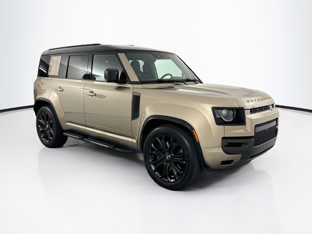 Used 2025 Land Rover Defender 110 AWD/4WD image 3