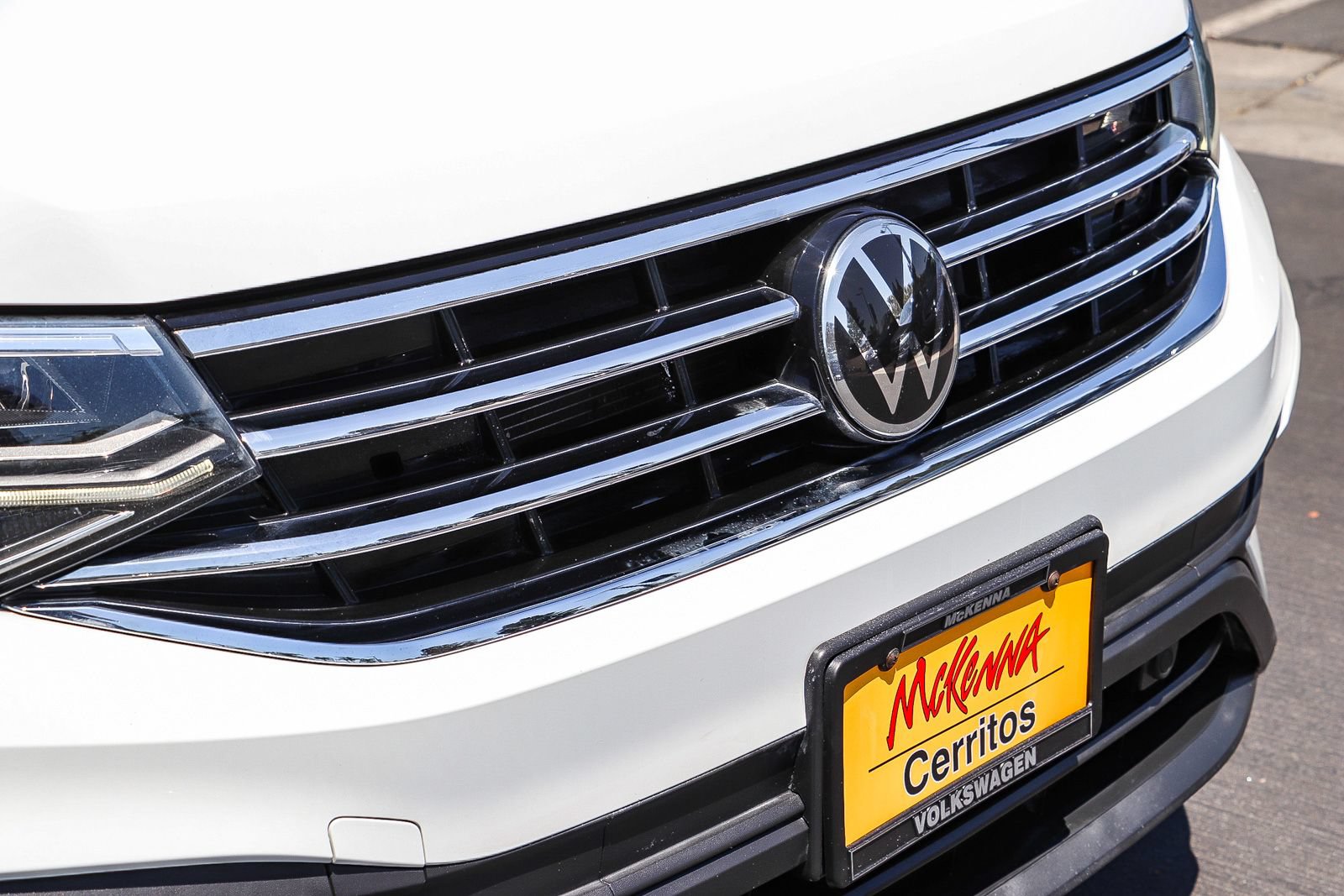 Certified 2022 Volkswagen Tiguan SE FWD image 6