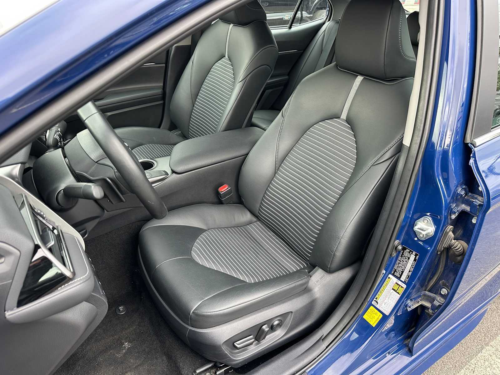 Used 2024 Toyota Camry SE image 21