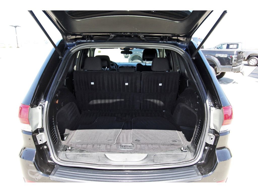 Used 2018 Jeep Grand Cherokee Laredo image 27