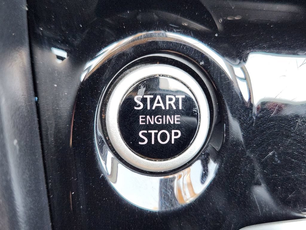 Used 2025 Nissan Versa SV FWD image 21