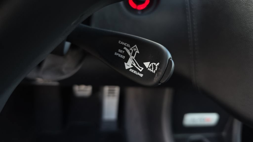 Used 2018 McLaren 570S Spider RWD image 24