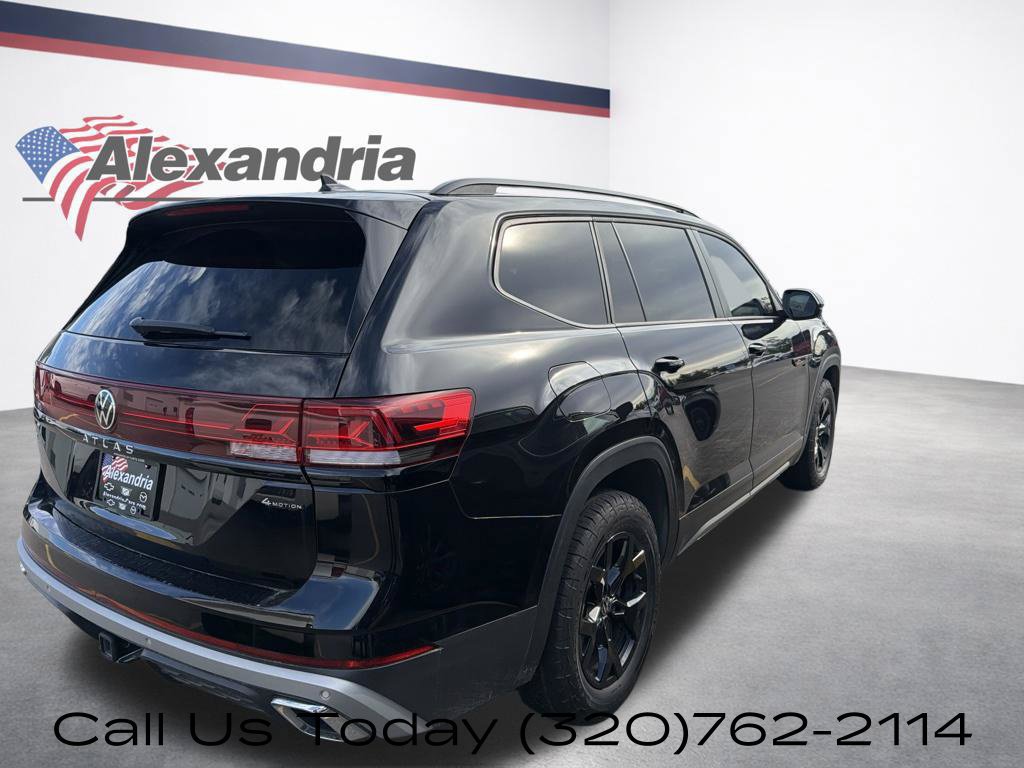 Used 2024 Volkswagen Atlas Peak Edition SE AWD/4WD image 5