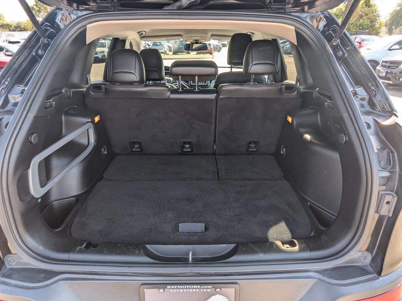 Used 2017 Jeep Cherokee Trailhawk w/ Cold Weather Group image 28
