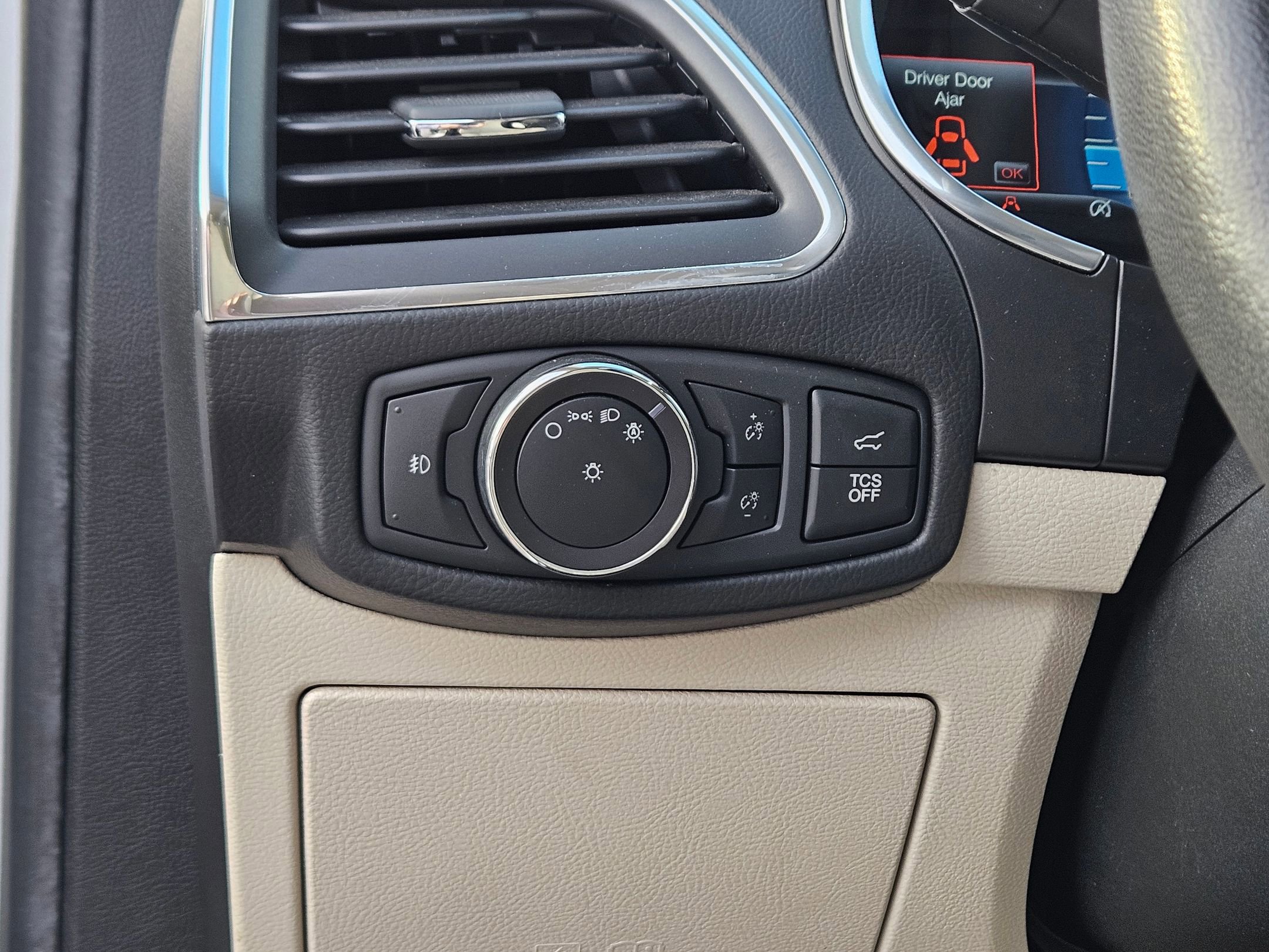 Used 2020 Ford Edge Titanium image 19