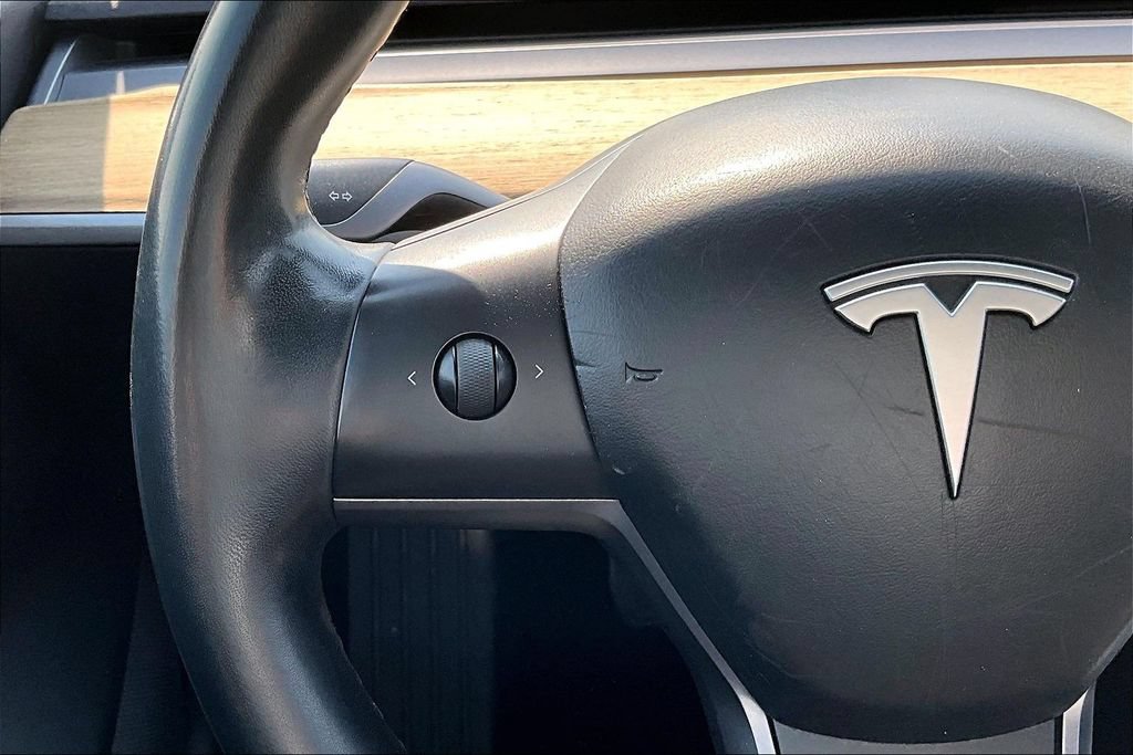 Used 2018 Tesla Model 3 Long Range RWD image 17
