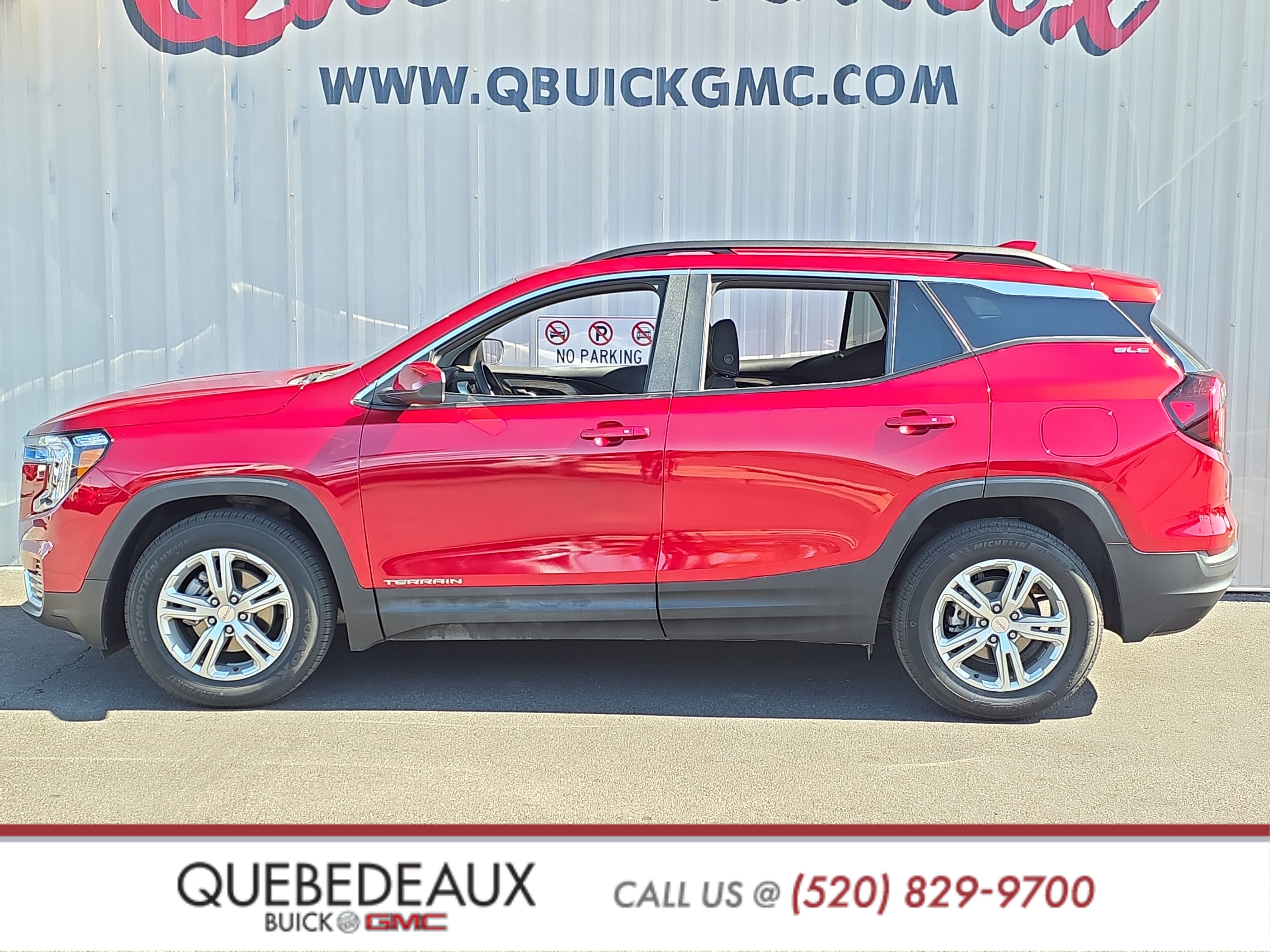 Used 2024 GMC Terrain SLE w/ Driver Convenience Package FWD image 4
