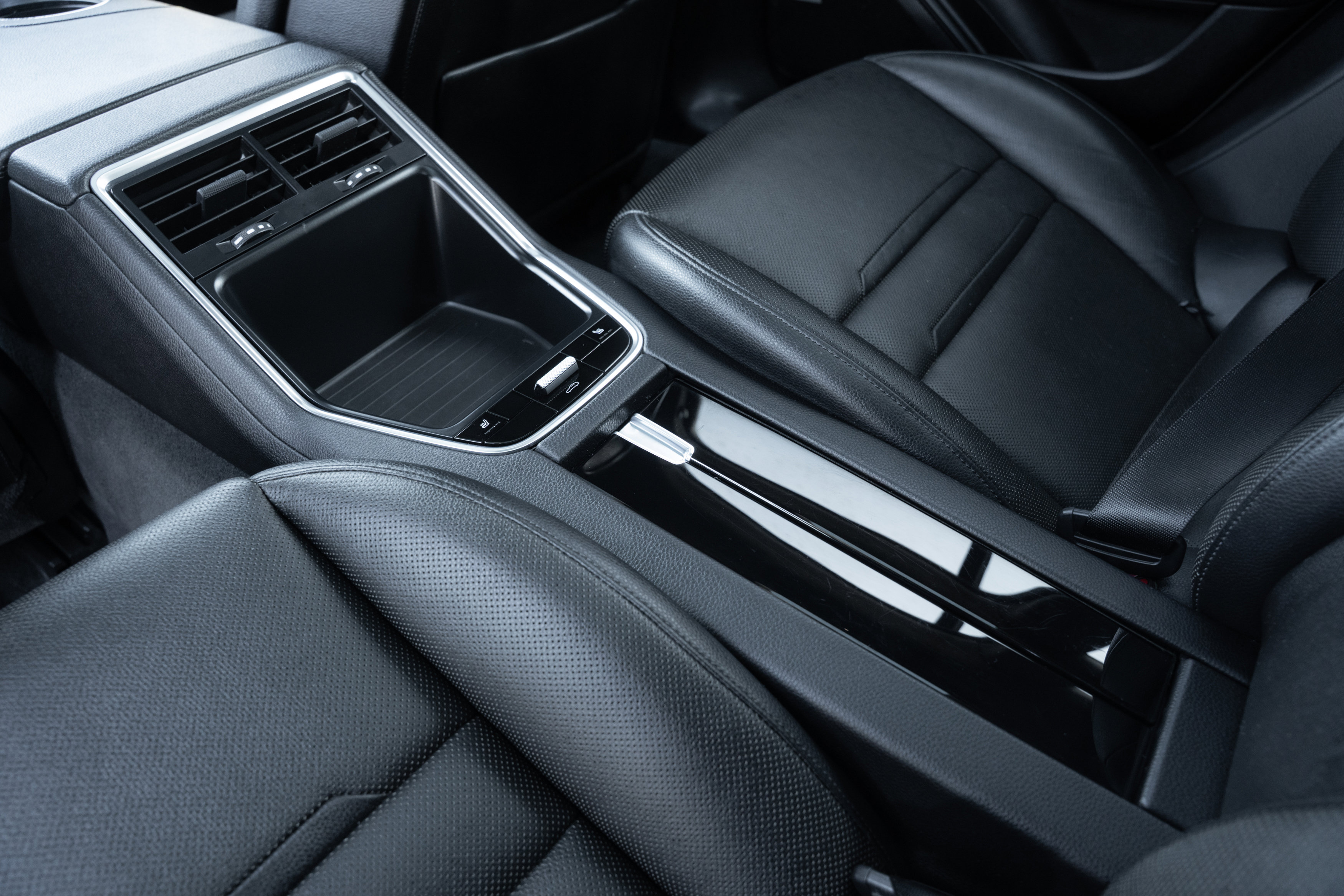 Used 2020 Porsche Panamera 4S image 30