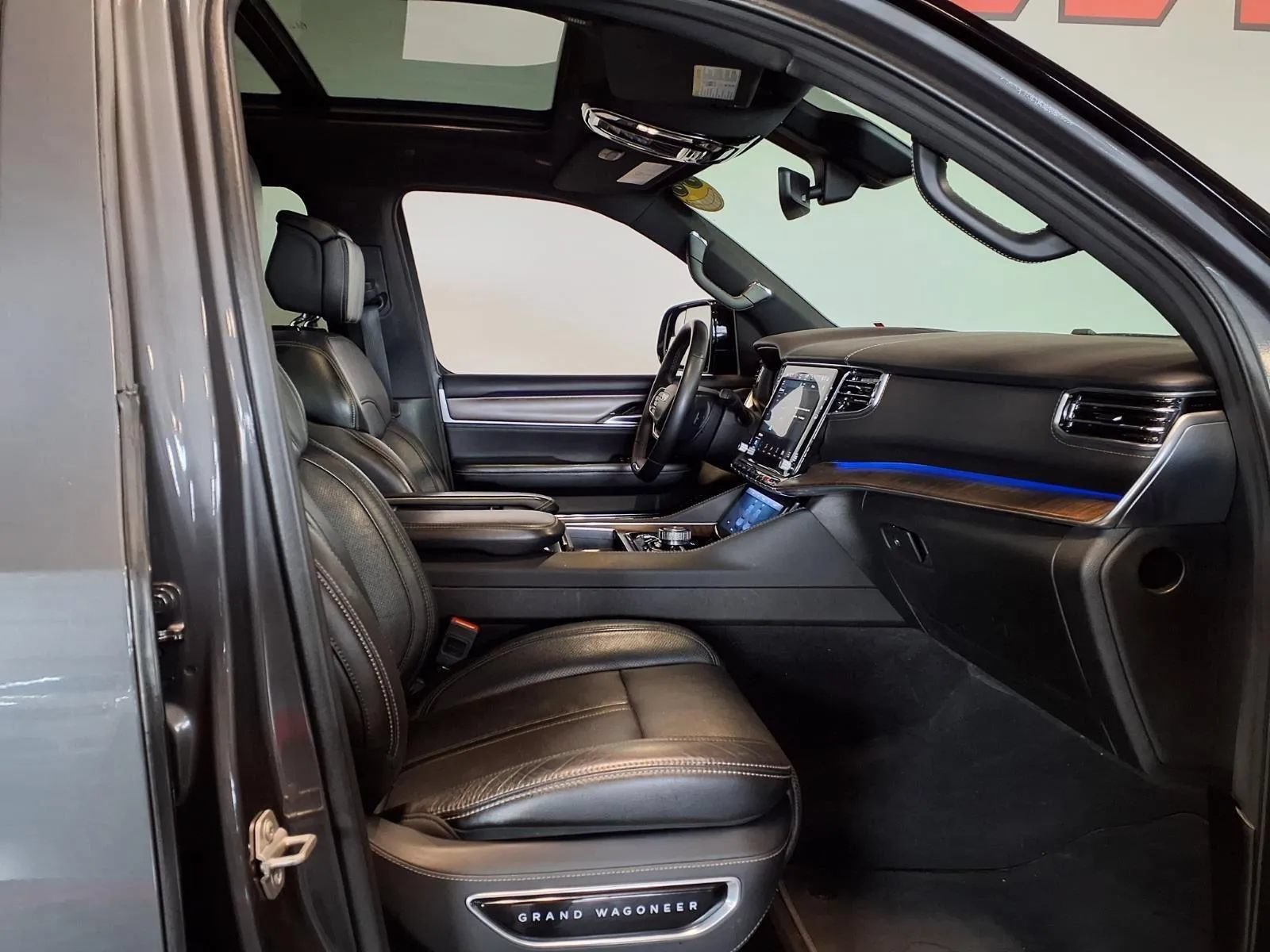 Used 2024 Jeep Grand Wagoneer L 4WD w/ Flexible Seating Group image 14