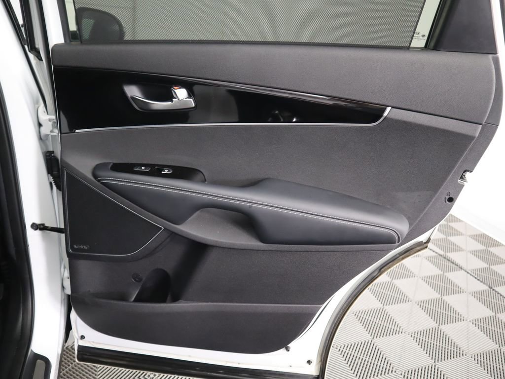 Used 2018 Kia Sorento SX image 29