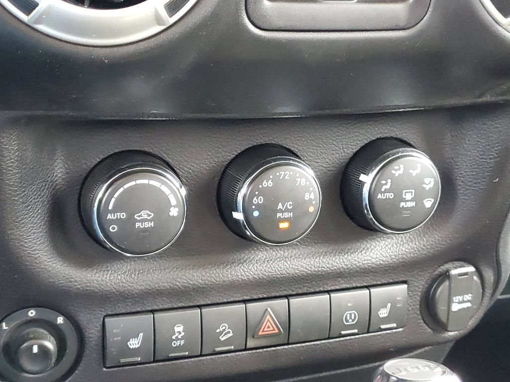 Used 2016 Jeep Wrangler Unlimited Rubicon AWD/4WD image 24