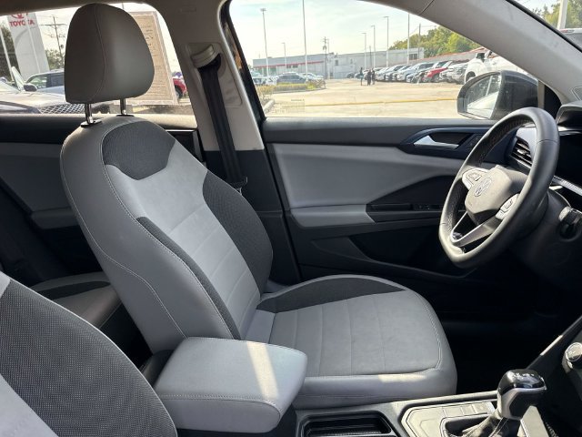 Used 2022 Volkswagen Taos SE FWD image 11