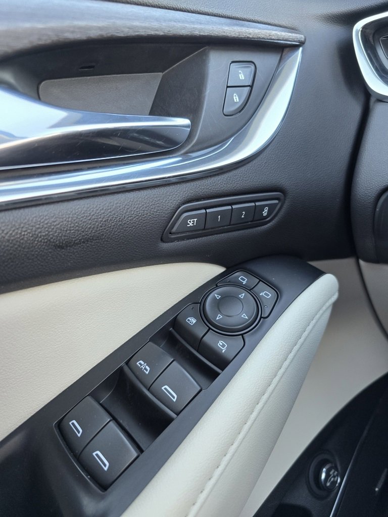 Used 2022 Buick Enclave Avenir w/ Avenir Technology Package image 21