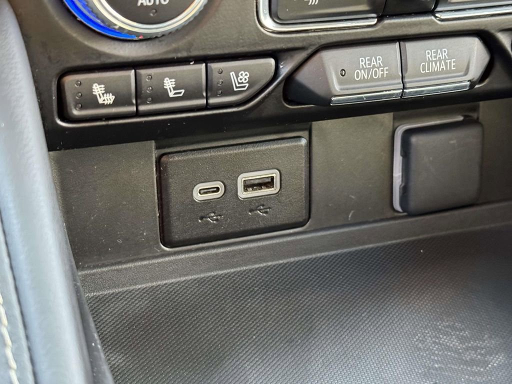 Used 2024 GMC Yukon SLT image 26