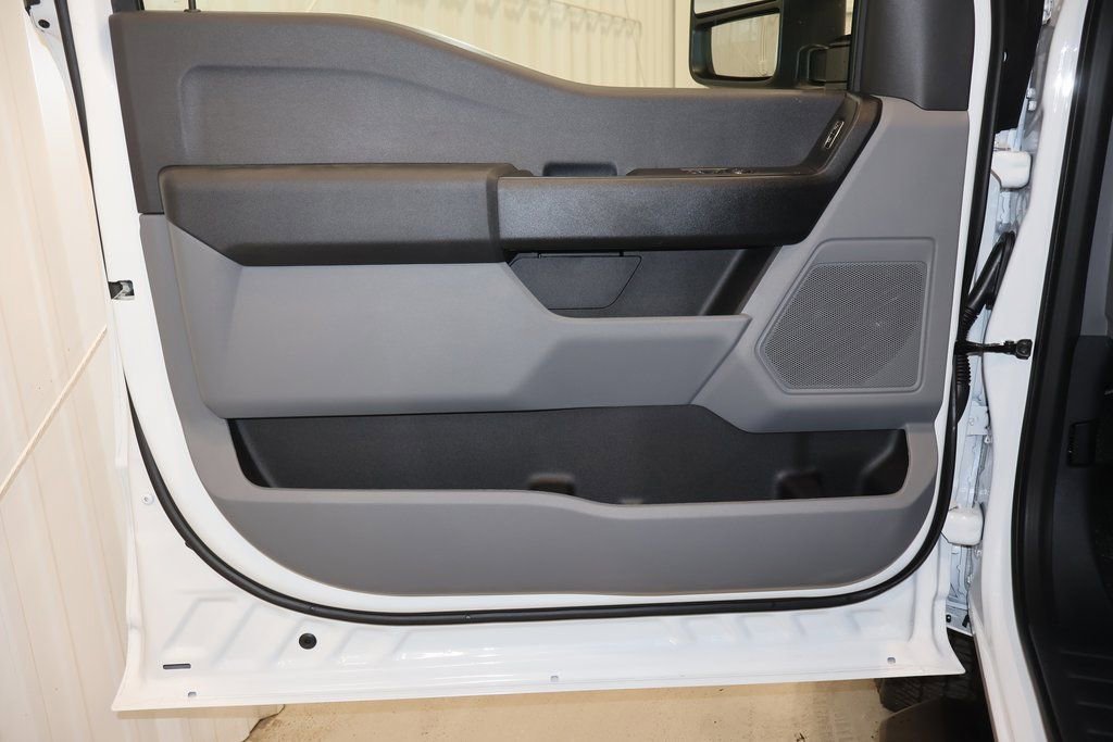 New 2025 Ford F350 XL w/ XL Chrome Package image 9