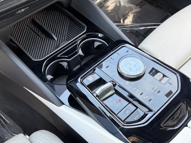 Certified 2025 BMW 530i RWD image 32