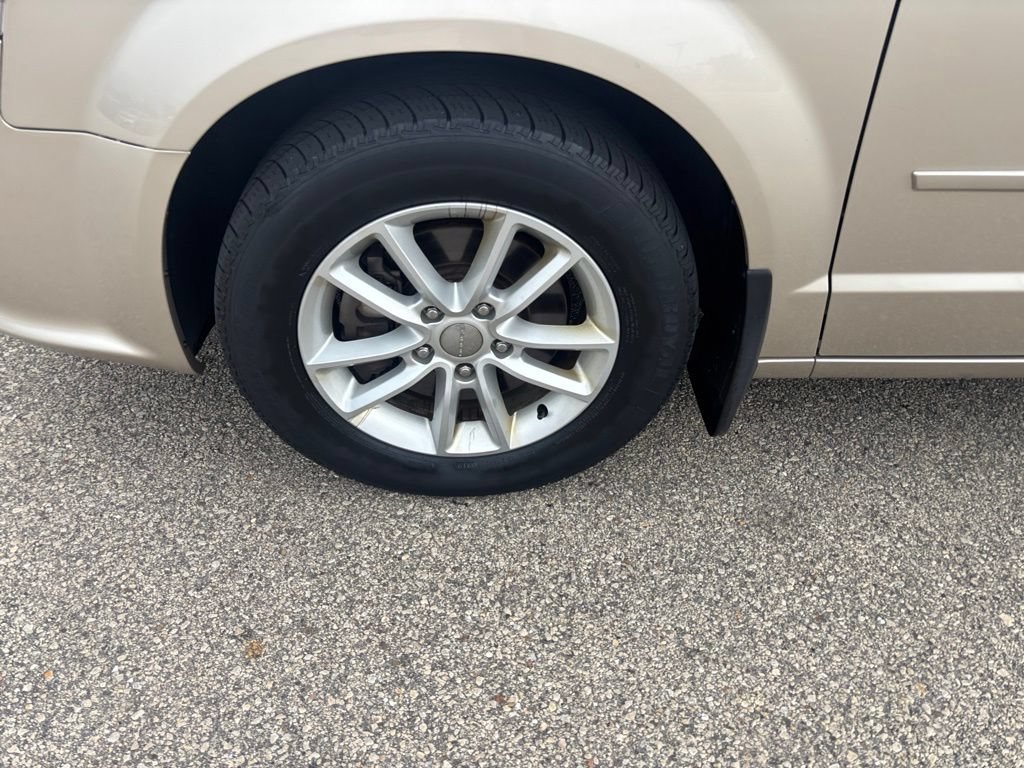 Used 2015 Dodge Grand Caravan SXT FWD image 9