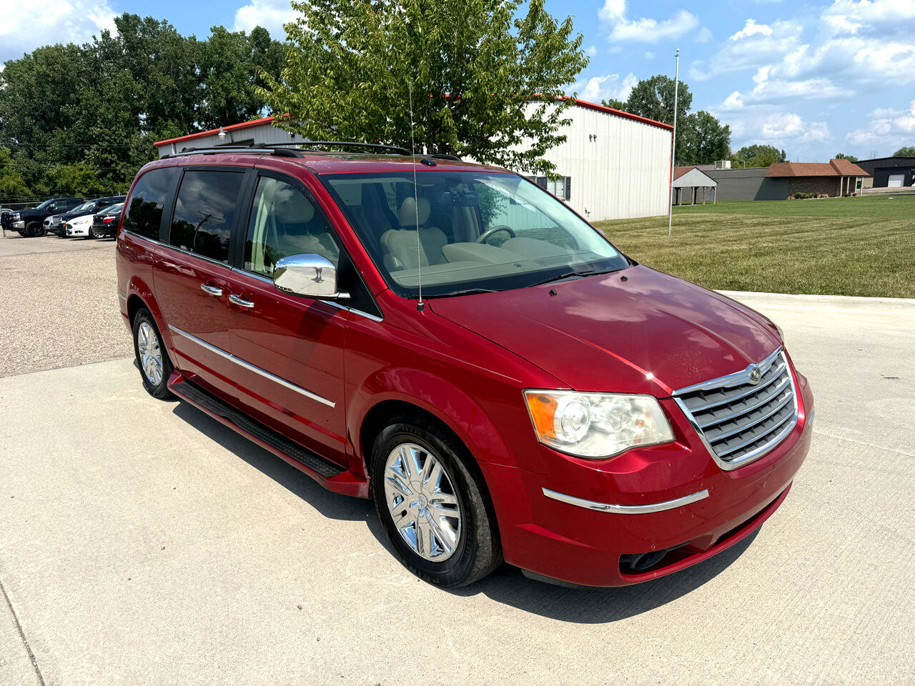 Used 2009 Chrysler Town & Country Limited w/ Entertainment Group #3 image 1