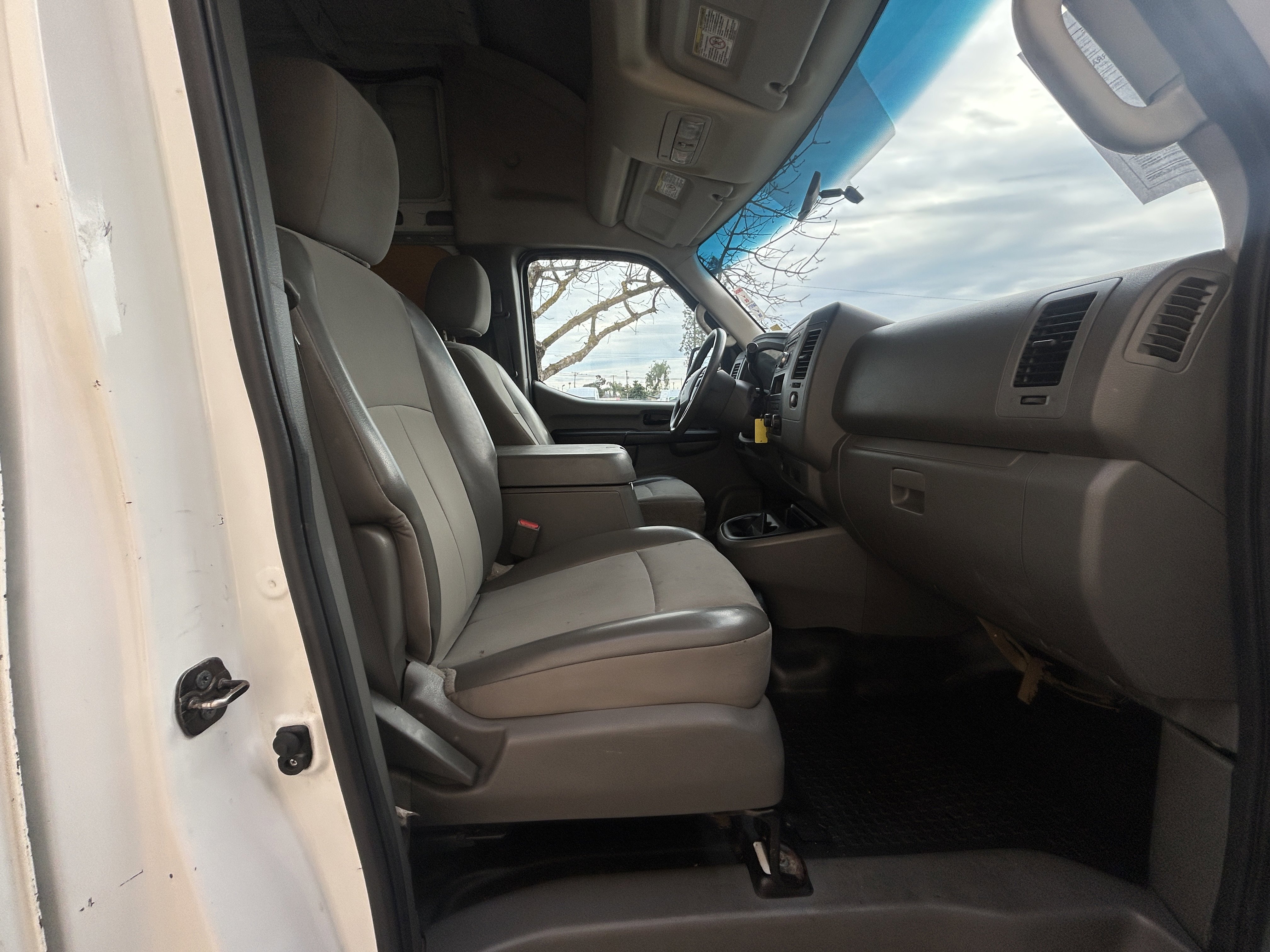 Used 2014 Nissan NV 2500 SV image 14