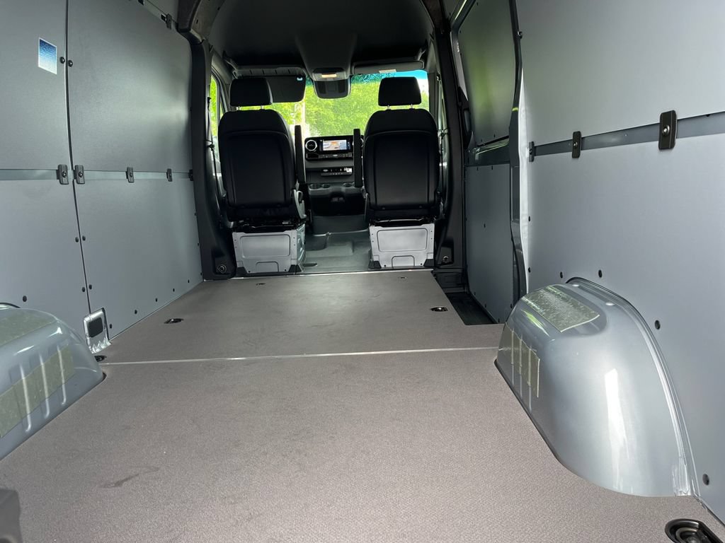 Used 2025 Mercedes-Benz Sprinter 2500 image 10