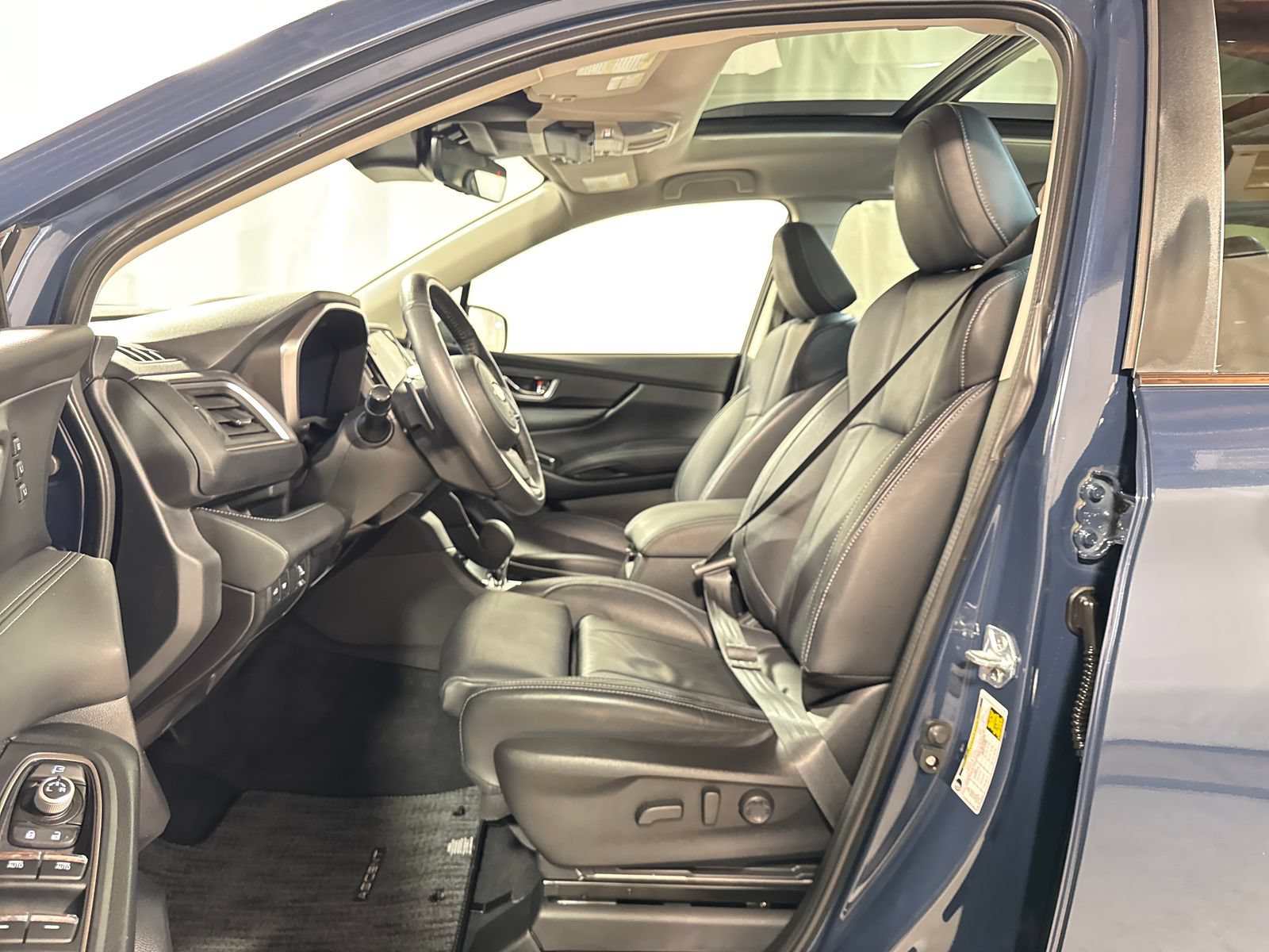 Used 2023 Subaru Ascent Limited w/ Technology Package AWD/4WD image 3