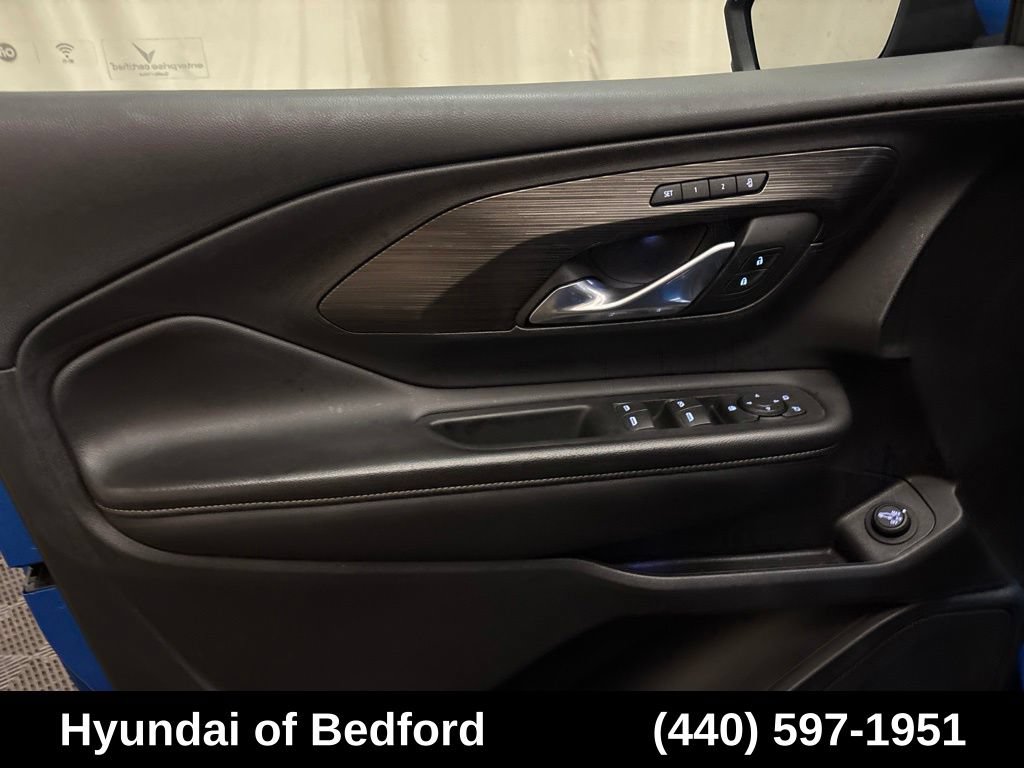 Used 2024 GMC Terrain SLT AWD/4WD image 10
