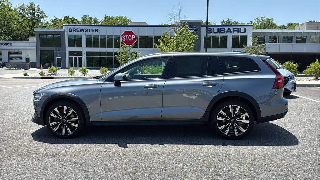 Used 2021 Volvo V60 T5 Cross Country w/ Advanced Package AWD/4WD image 4