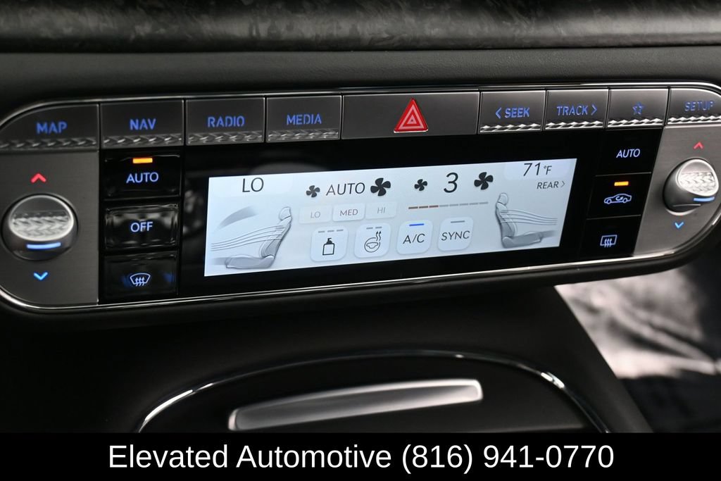 Used 2024 Genesis G90 3.5T AWD/4WD image 12