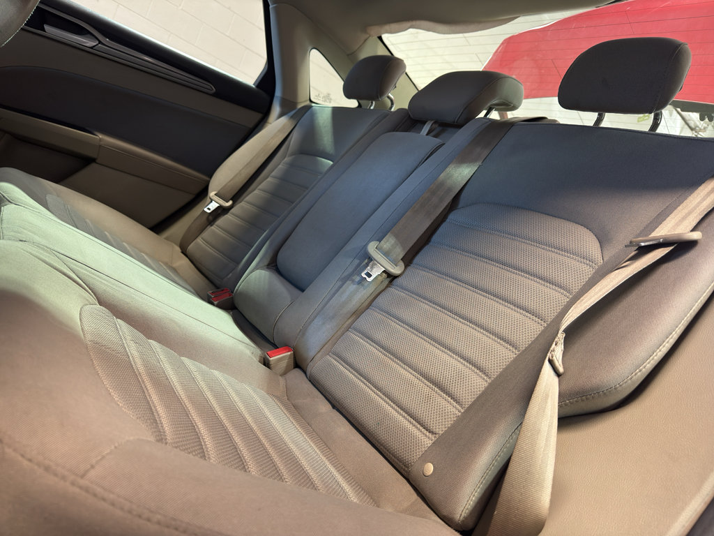 Used 2020 Ford Fusion SE FWD image 30