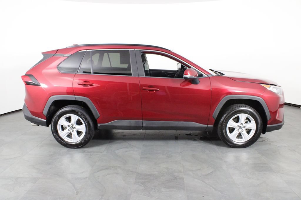 Used 2019 Toyota RAV4 XLE FWD image 11