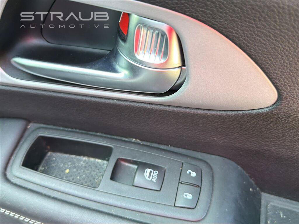 Used 2024 Chrysler Pacifica Touring-L w/ S Appearance Package AWD/4WD image 7