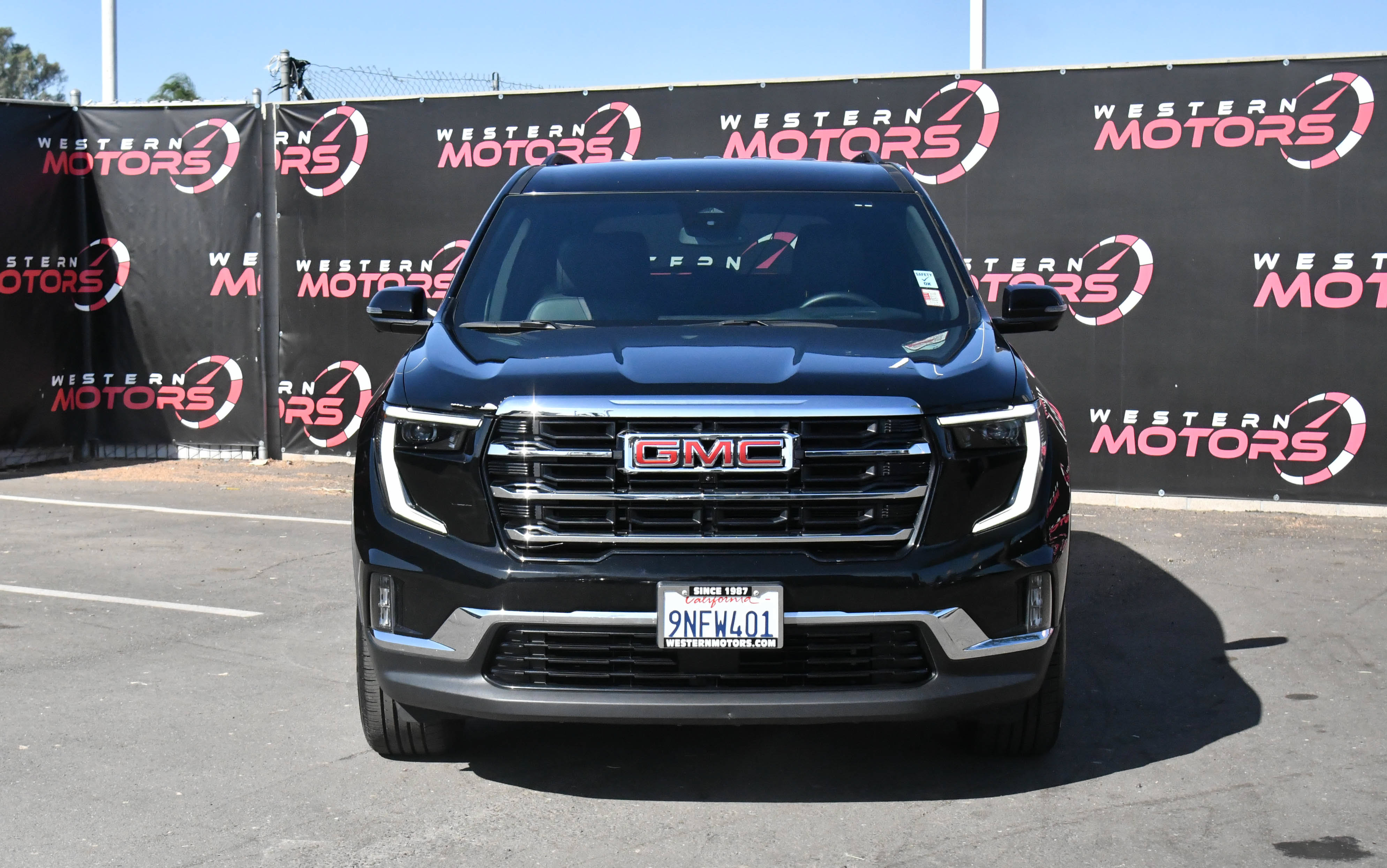 Used 2024 GMC Acadia Elevation AWD/4WD image 2