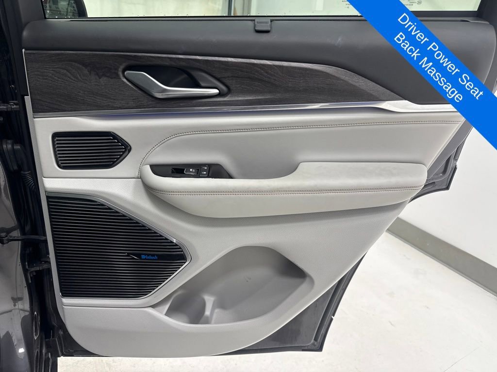 Used 2022 Jeep Grand Cherokee Overland w/ Luxury Tech Group IV image 11