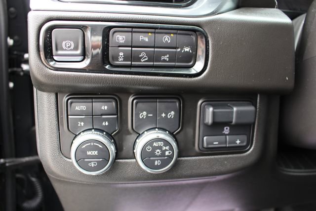 Used 2025 GMC Yukon Denali w/ Sun & Power Step Package image 40