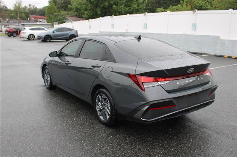 Used 2024 Hyundai Elantra SEL FWD image 6