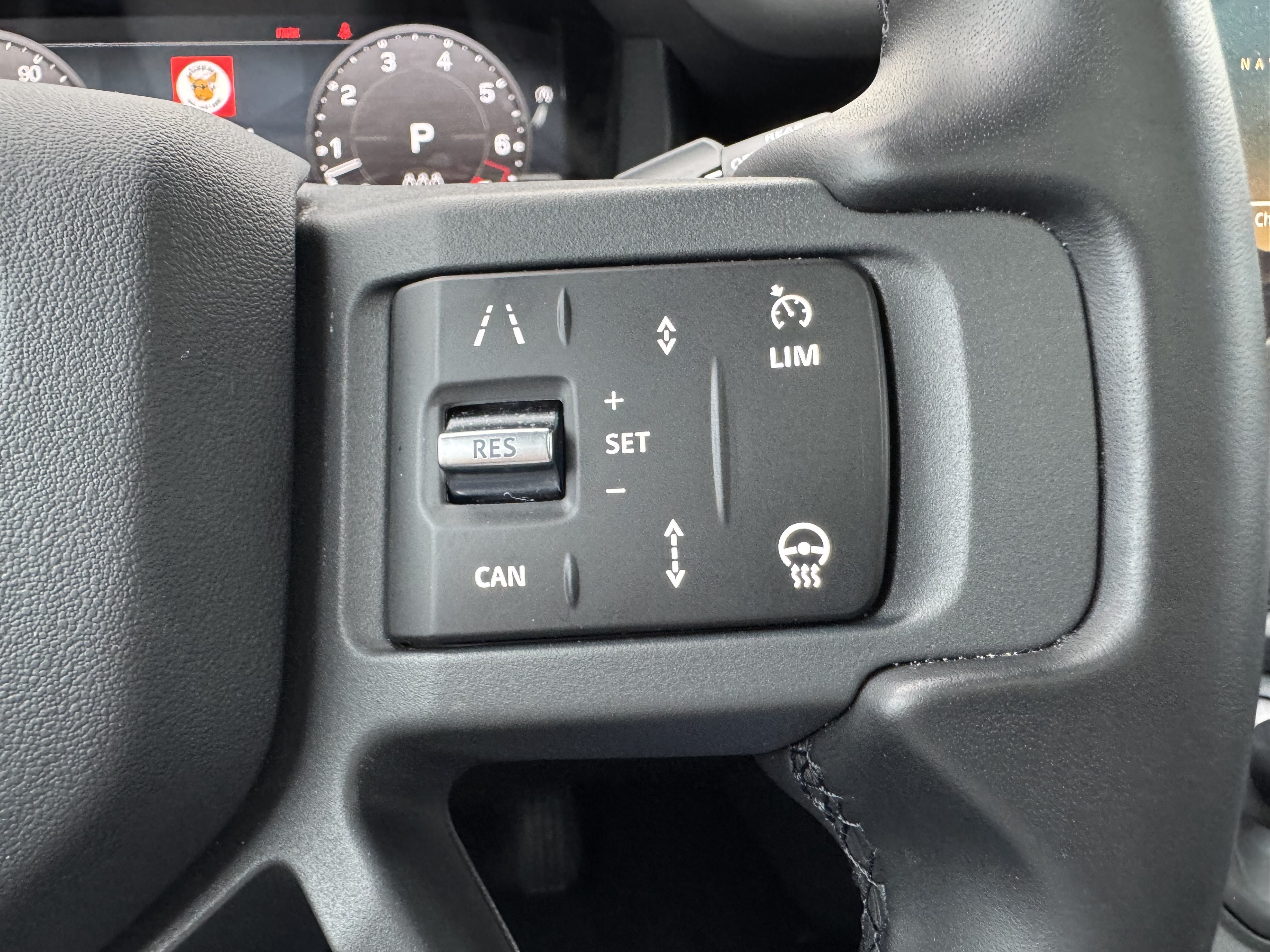 Certified 2025 Land Rover Defender 110 X-Dynamic SE AWD/4WD image 18