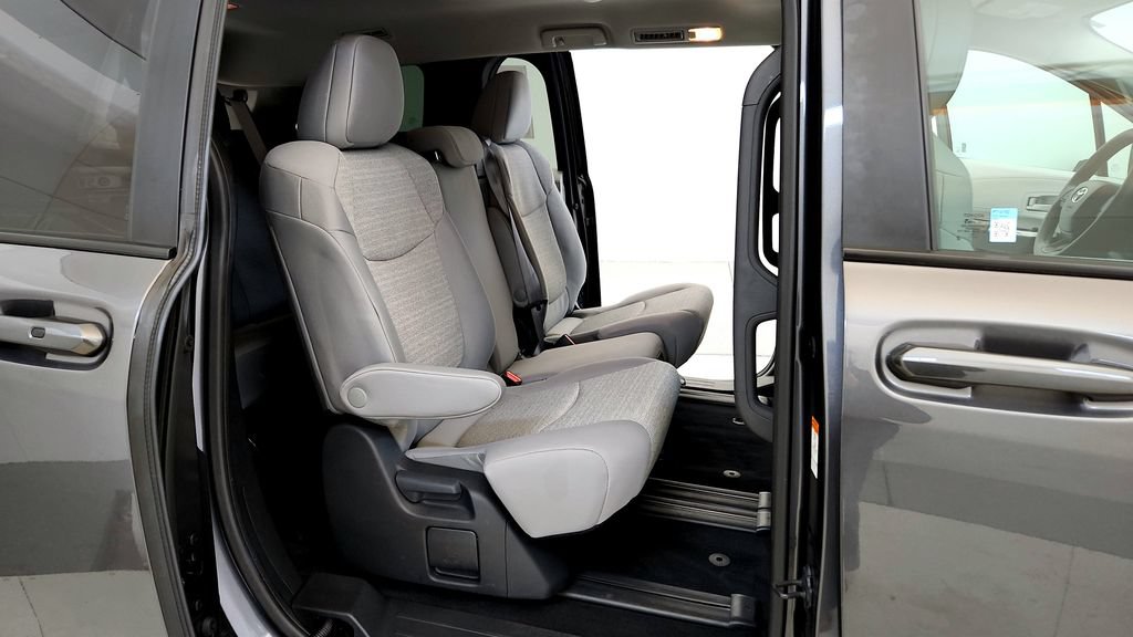 Certified 2025 Toyota Sienna LE AWD/4WD image 19