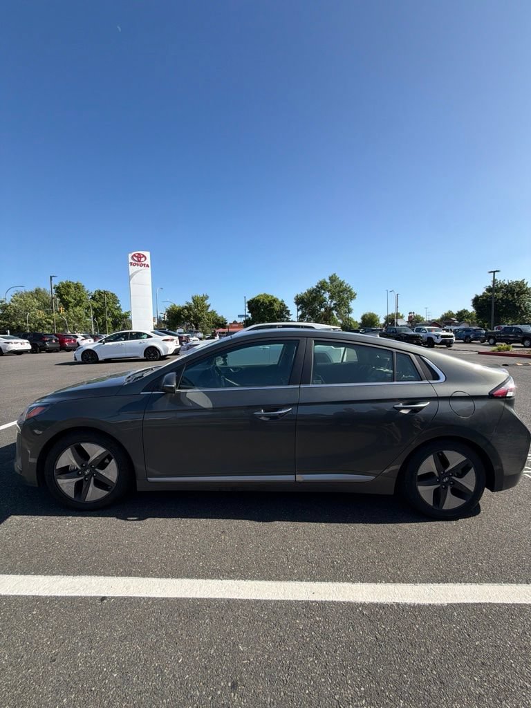 Used 2022 Hyundai Ioniq Limited FWD image 2