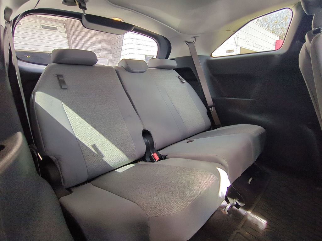 Used 2025 Toyota Sienna LE image 30
