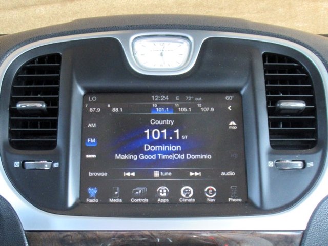 Used 2015 Chrysler 300 C w/ Light Group image 23