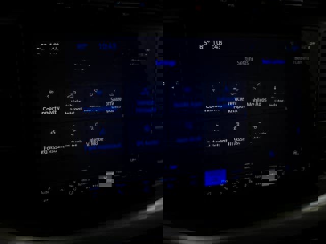 Used 2023 Ford F150 Lightning XLT image 34