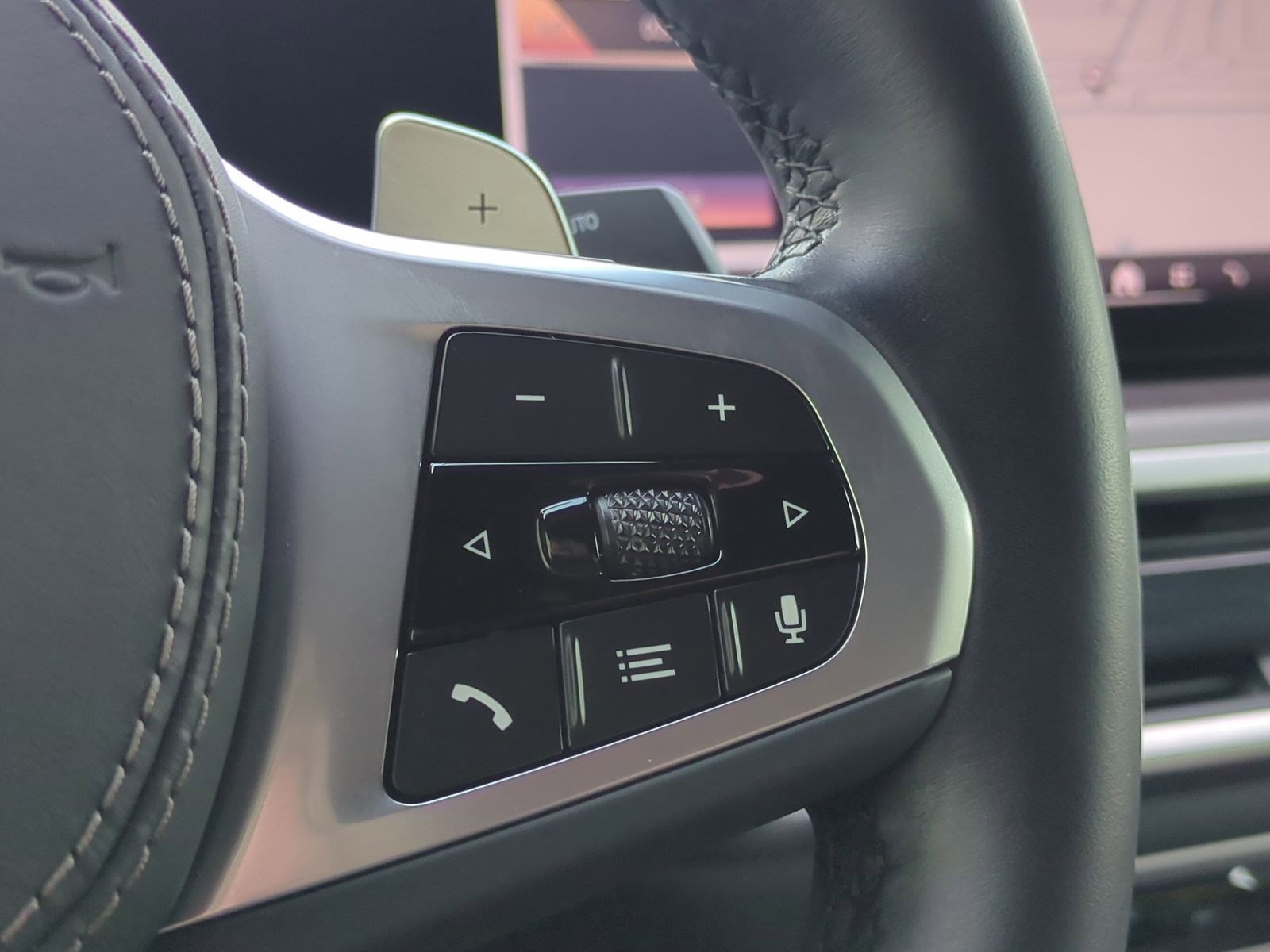 Certified 2024 BMW X6 xDrive40i w/ Premium Package image 20