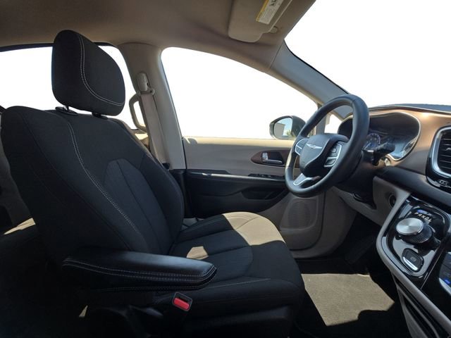 Used 2023 Chrysler Voyager LX FWD image 16