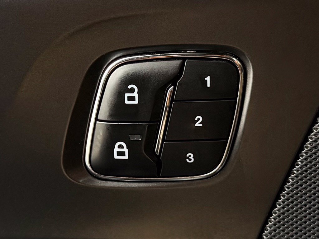 Used 2024 Lincoln Nautilus Premier w/ Jet Appearance Package AWD/4WD image 24