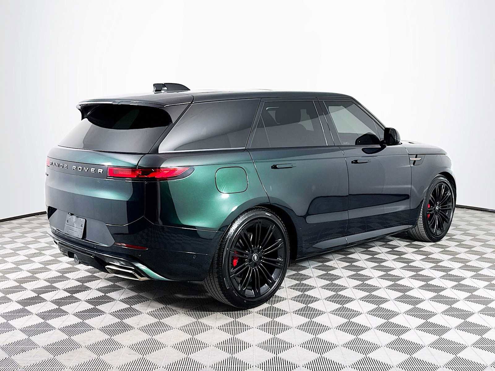 Used 2025 Land Rover Range Rover Sport Dynamic SE image 5