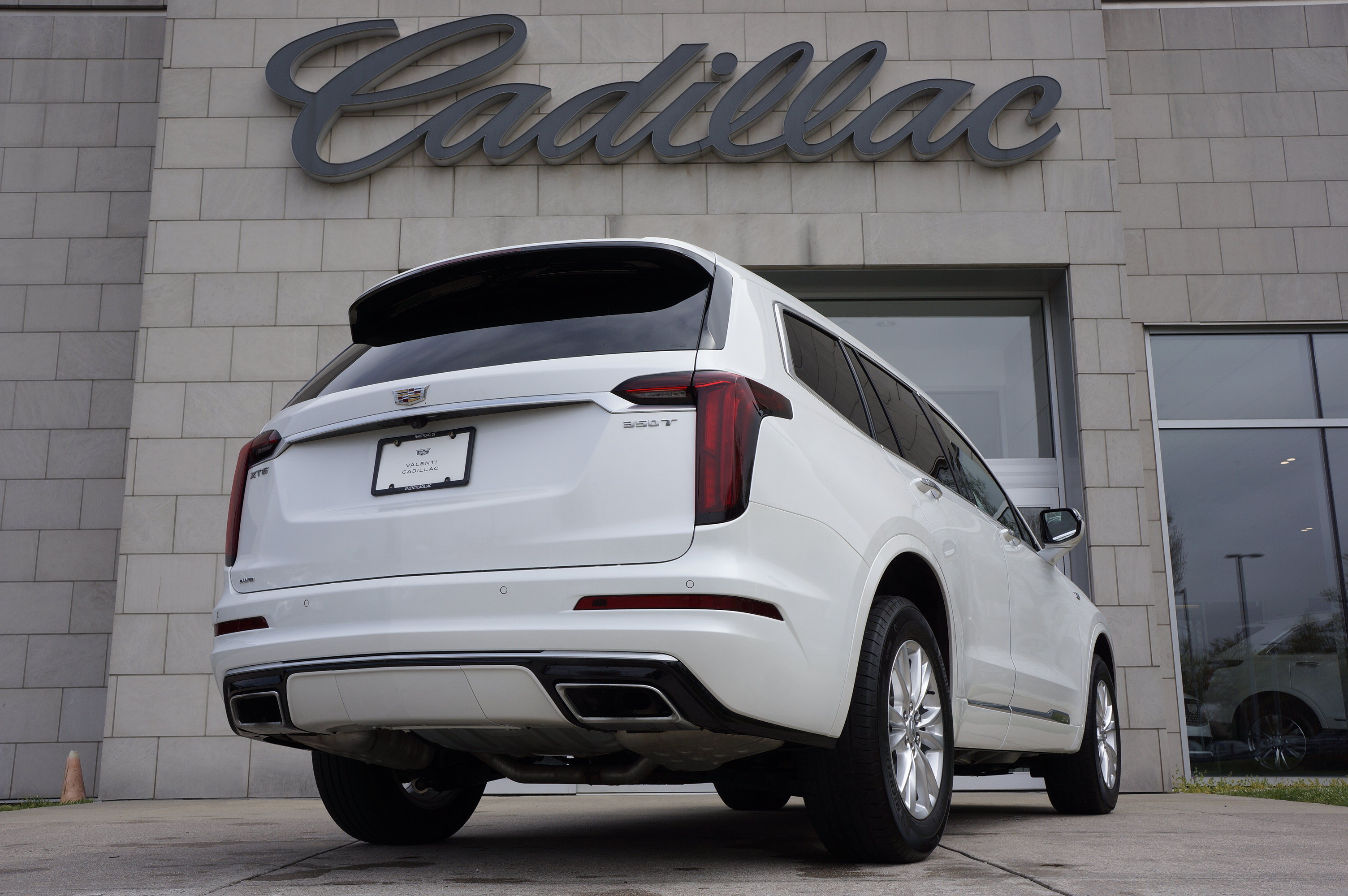 Used 2025 Cadillac XT6 Luxury AWD/4WD image 4