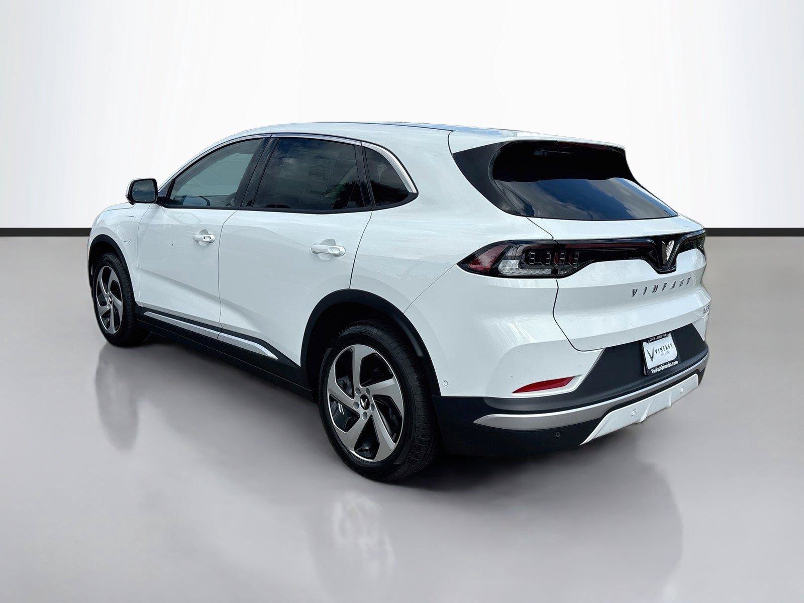 New 2027 VinFast VF 8 Eco AWD/4WD image 5